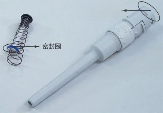 進行清理的移液器